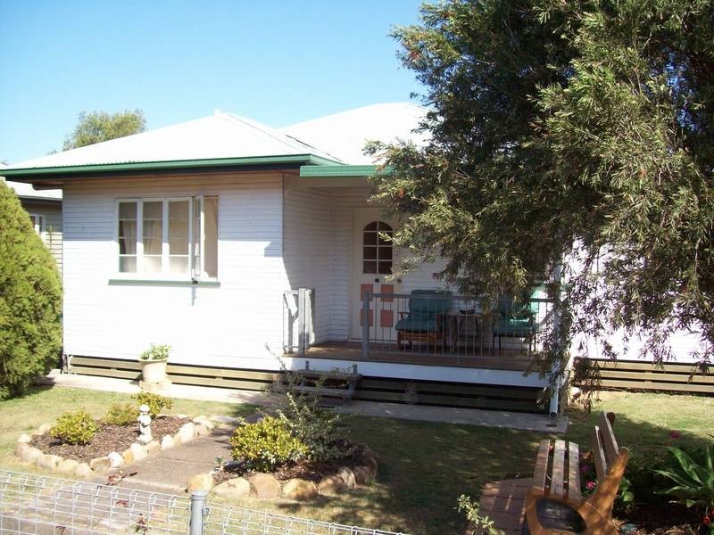 11 Cemetery Road, Raceview QLD 4305