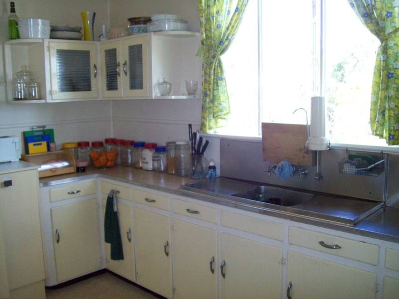 11 Cemetery Road, Raceview QLD 4305