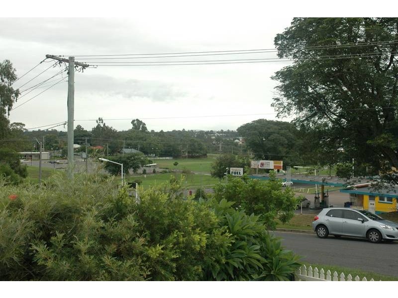 1 Edward Street, One Mile QLD 4305