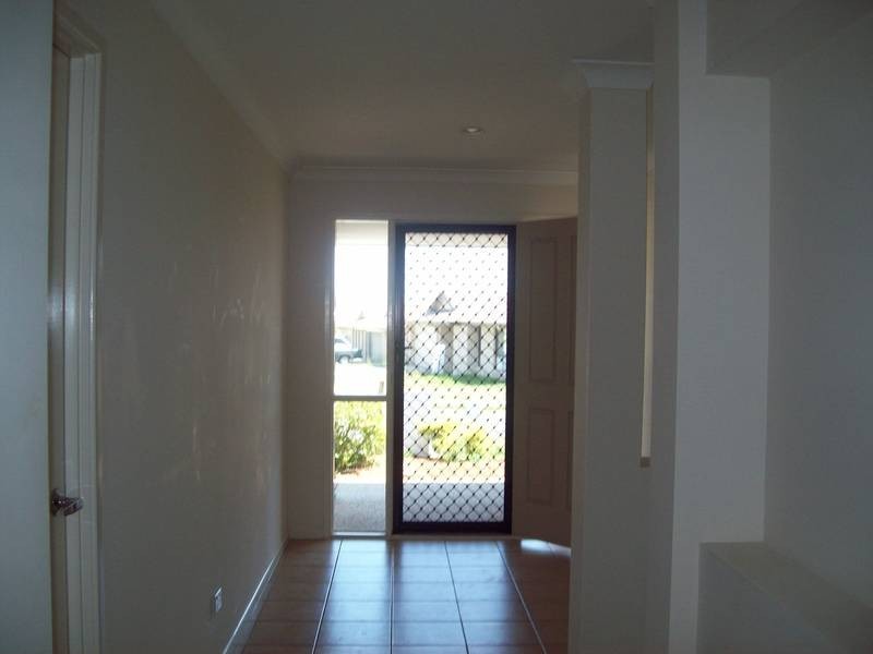 24 Wattle Crescent, Raceview QLD 4305