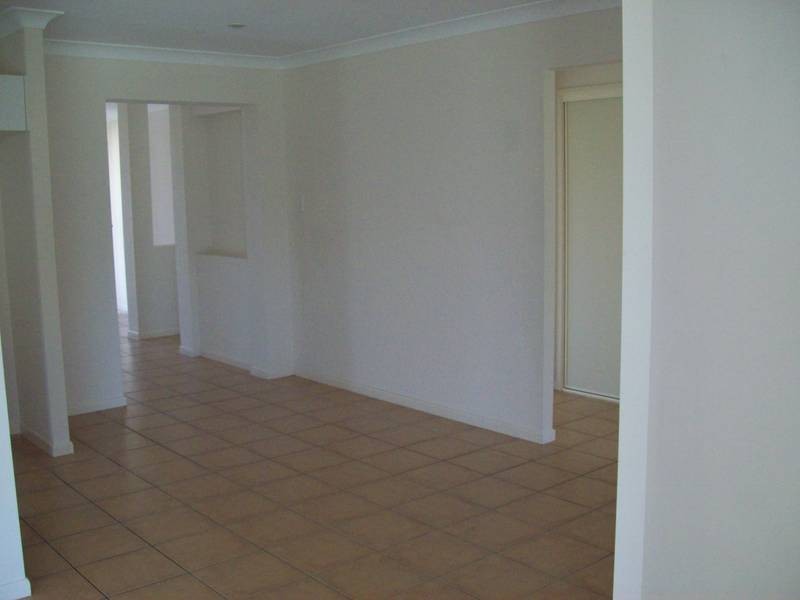 24 Wattle Crescent, Raceview QLD 4305