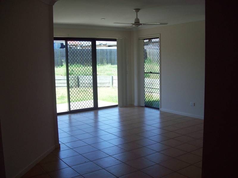 24 Wattle Crescent, Raceview QLD 4305