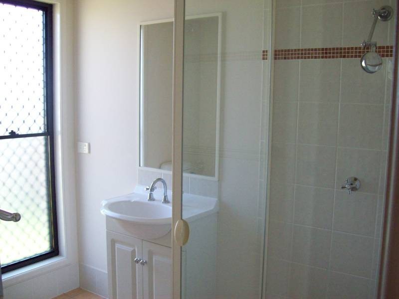 24 Wattle Crescent, Raceview QLD 4305