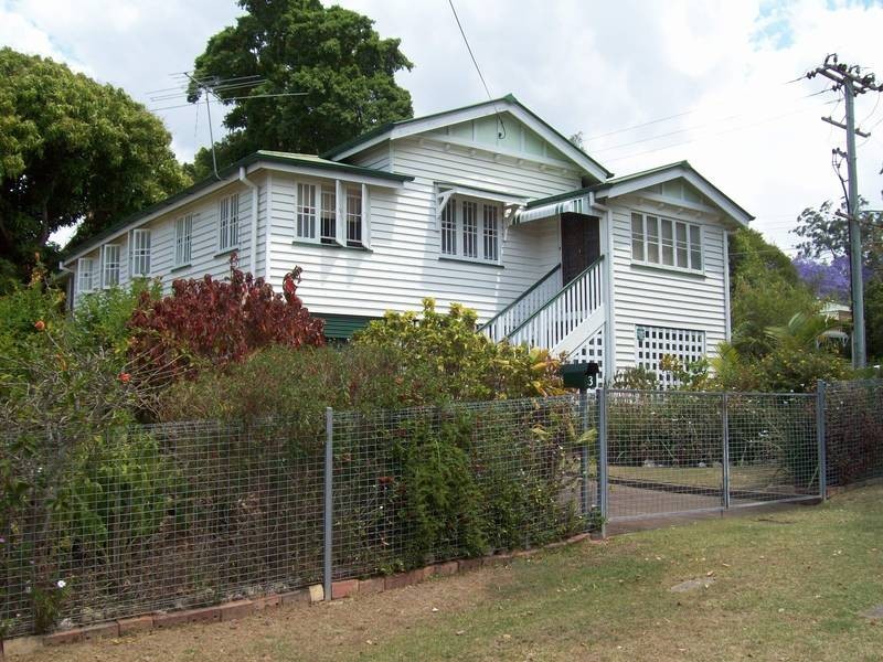 3 Chelmsford Avenue, Ipswich QLD 4305