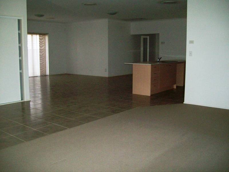 2 Royal Court, Brassall QLD 4305