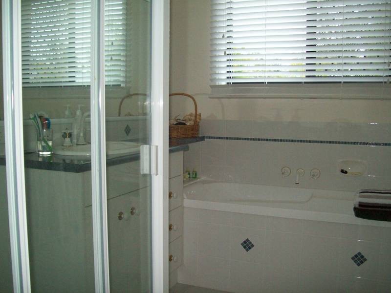 15 Pinto Place, Pine Mountain QLD 4306