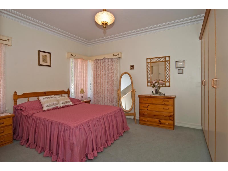6 Rockton Street, Newtown QLD 4305