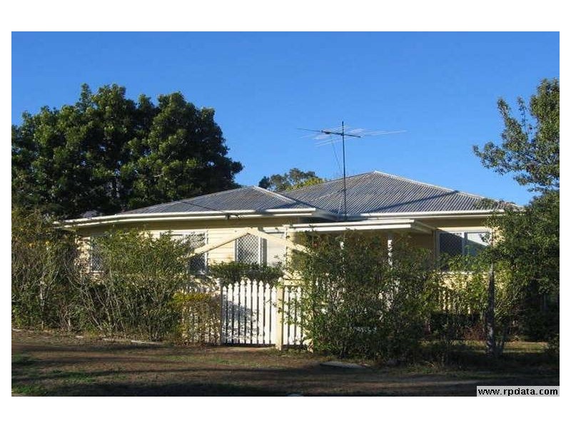 5 Griffith Road, Eastern Heights QLD 4305