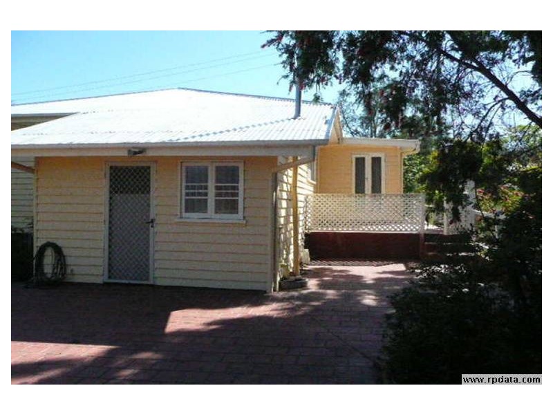 5 Griffith Road, Eastern Heights QLD 4305