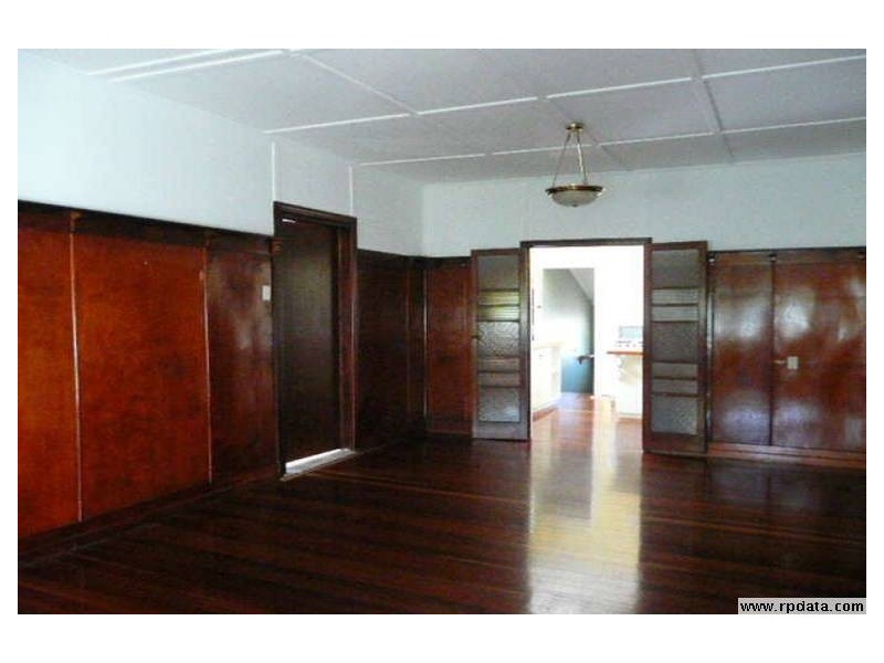 5 Griffith Road, Eastern Heights QLD 4305