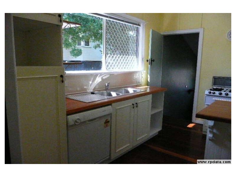 5 Griffith Road, Eastern Heights QLD 4305