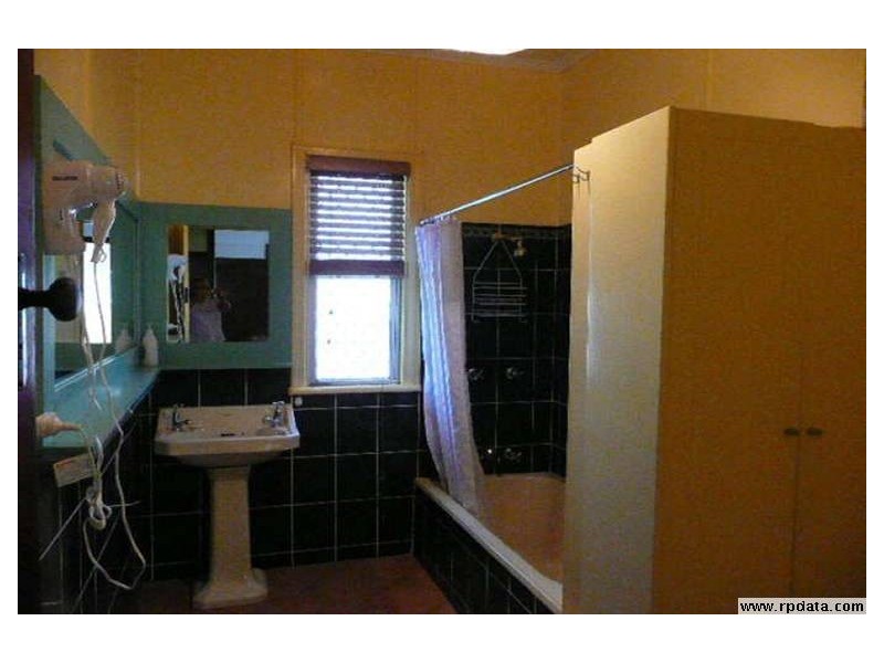 5 Griffith Road, Eastern Heights QLD 4305