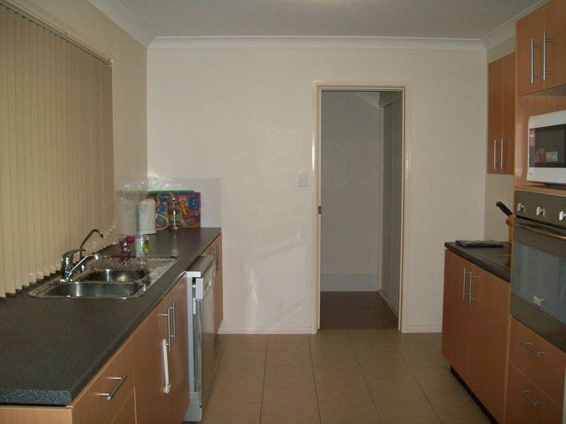 4 Overton Place, Fernvale QLD 4306