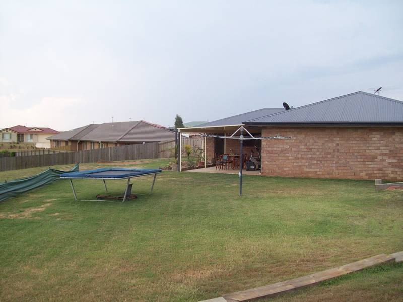 4 Overton Place, Fernvale QLD 4306