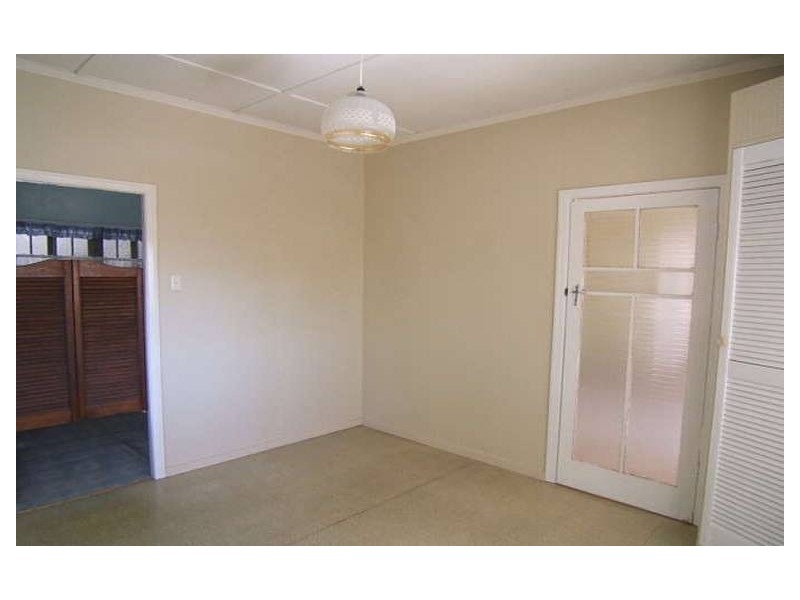 5 Gledson Street, North Booval QLD 4304
