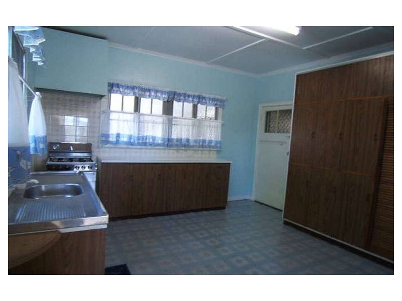 5 Gledson Street, North Booval QLD 4304