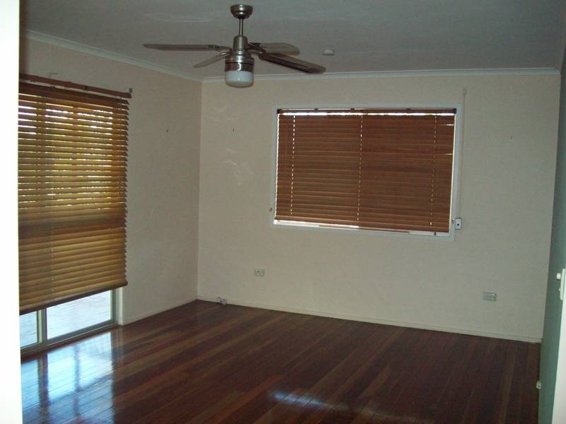 10 Sherlocks Road, Pine Mountain QLD 4306