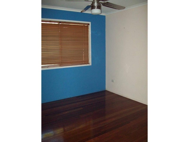 10 Sherlocks Road, Pine Mountain QLD 4306