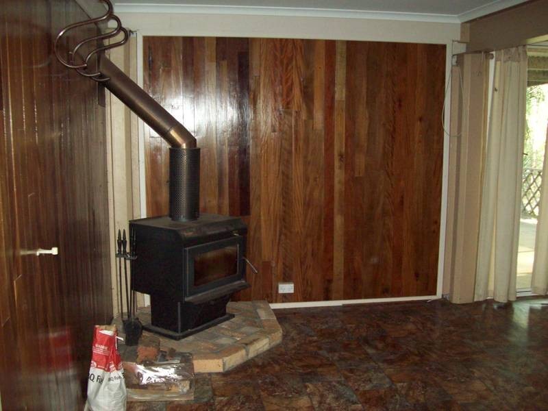 10 Sherlocks Road, Pine Mountain QLD 4306