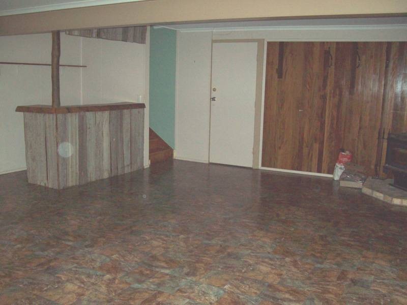 10 Sherlocks Road, Pine Mountain QLD 4306