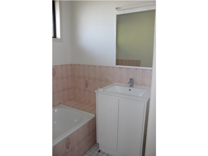 2 Churchill Street, Churchill QLD 4305