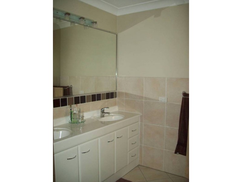 24 Hibiscus Street, Raceview QLD 4305