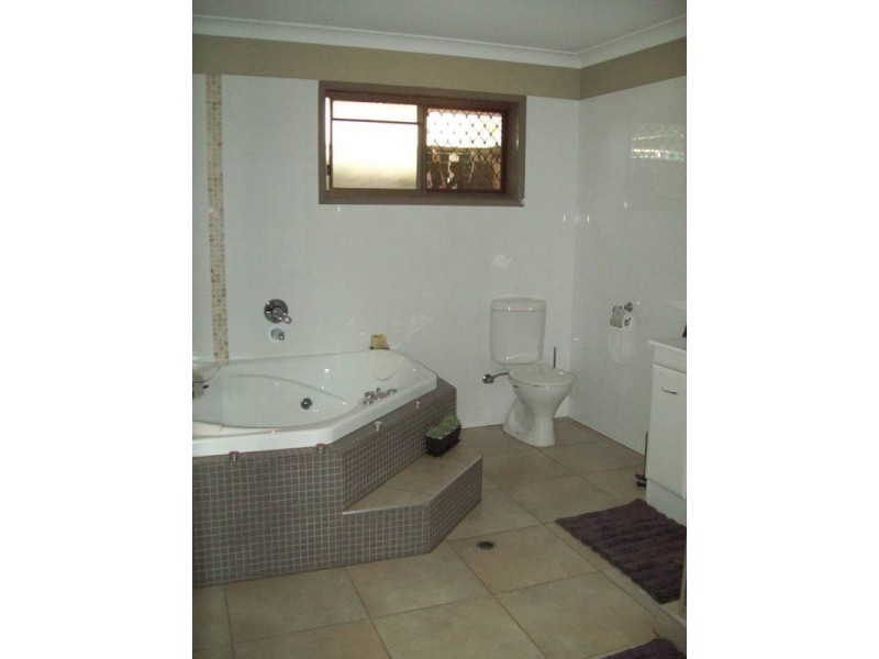 24 Hibiscus Street, Raceview QLD 4305