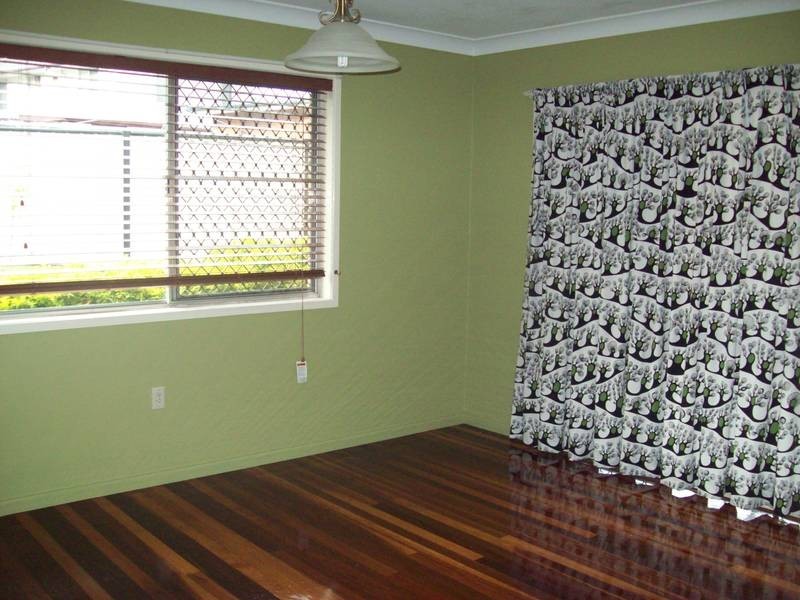 18 Knight Avenue, Silkstone QLD 4304