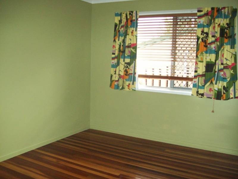 18 Knight Avenue, Silkstone QLD 4304