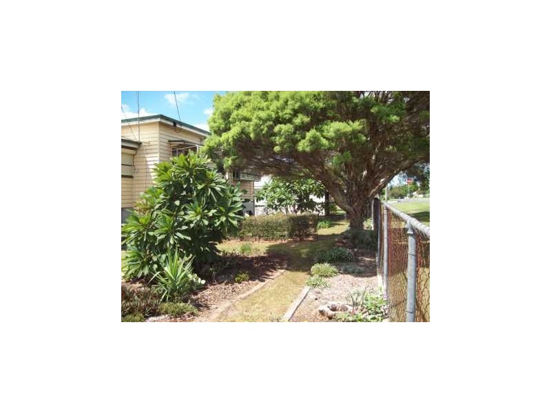 8 Edward Street, One Mile QLD 4305