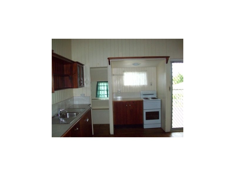 8 Edward Street, One Mile QLD 4305