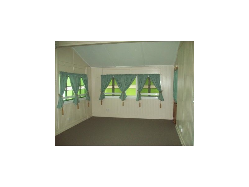 8 Edward Street, One Mile QLD 4305