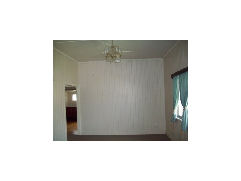 8 Edward Street, One Mile QLD 4305