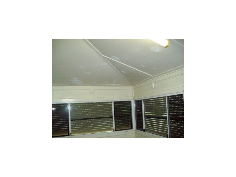 8 Edward Street, One Mile QLD 4305