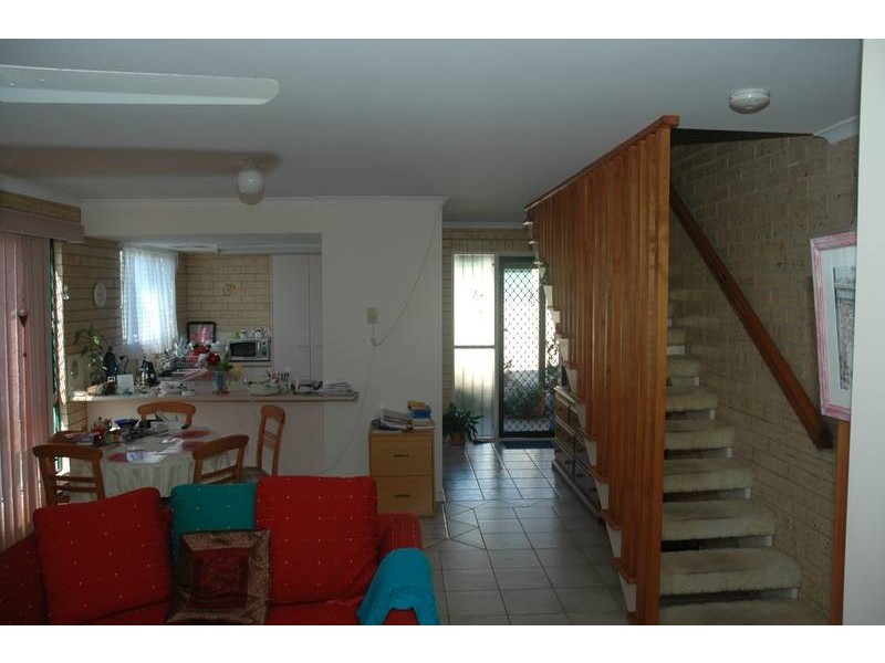 8/4 Mary Street, Bundamba QLD 4304