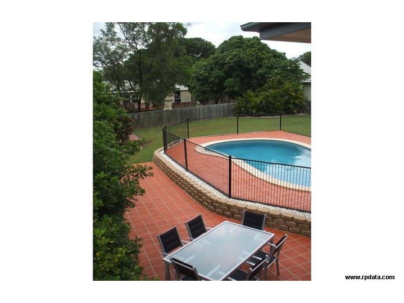 1 Vivian Street, Eastern Heights QLD 4305