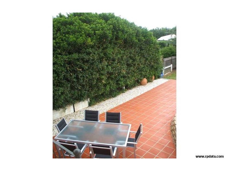 1 Vivian Street, Eastern Heights QLD 4305