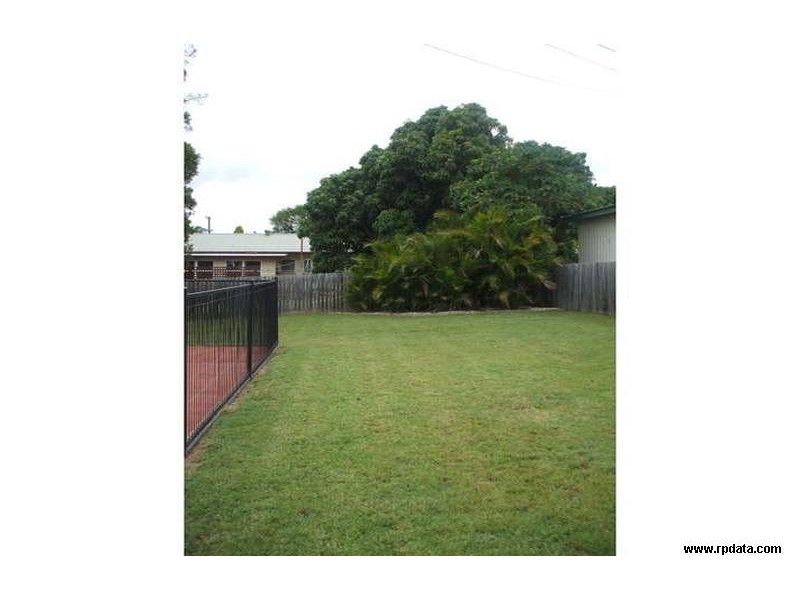 1 Vivian Street, Eastern Heights QLD 4305