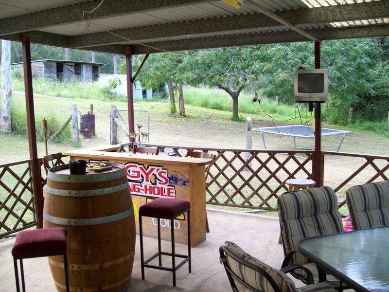 10 Sherlocks Road, Pine Mountain QLD 4306