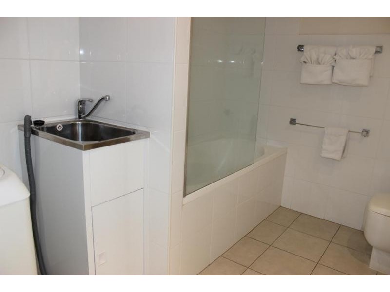 106/11 ELLENBOROUGH, Ipswich QLD 4305