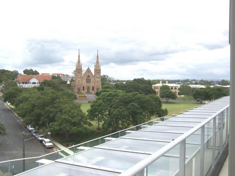106/11 ELLENBOROUGH, Ipswich QLD 4305