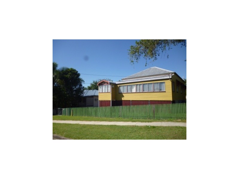6 Woodford Street, One Mile QLD 4305