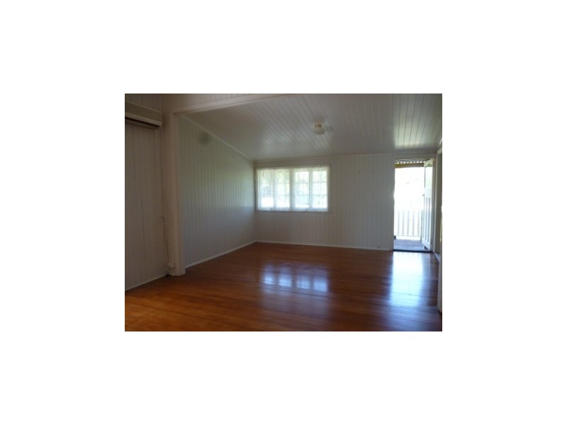 6 Woodford Street, One Mile QLD 4305