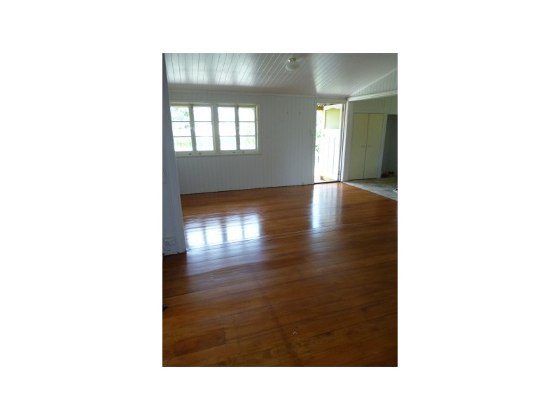 6 Woodford Street, One Mile QLD 4305