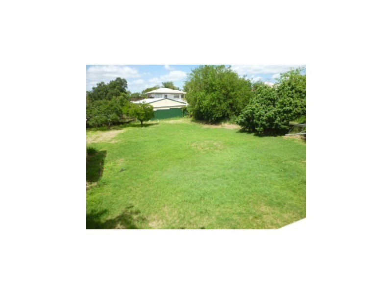 6 Woodford Street, One Mile QLD 4305