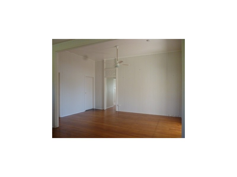 6 Woodford Street, One Mile QLD 4305