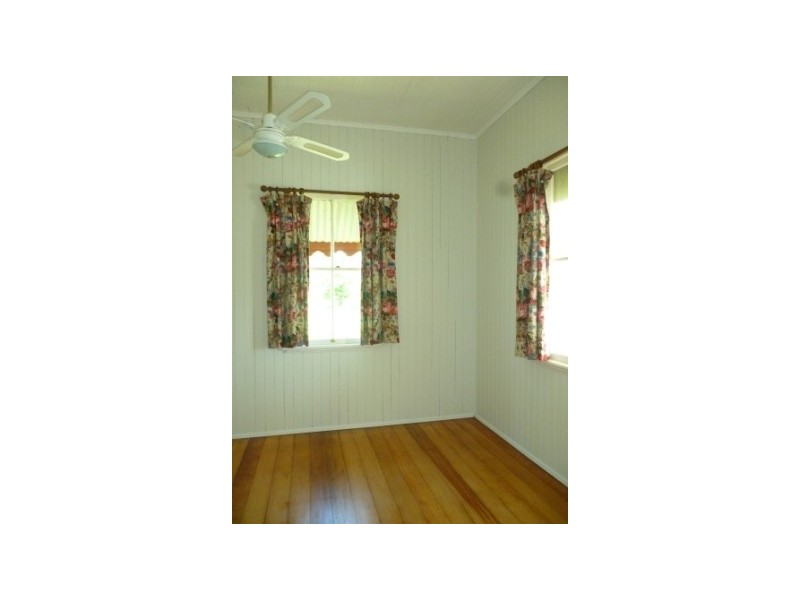 6 Woodford Street, One Mile QLD 4305