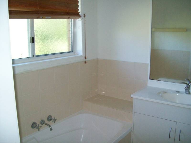 2/15 Mooney Close, Goodna QLD 4300