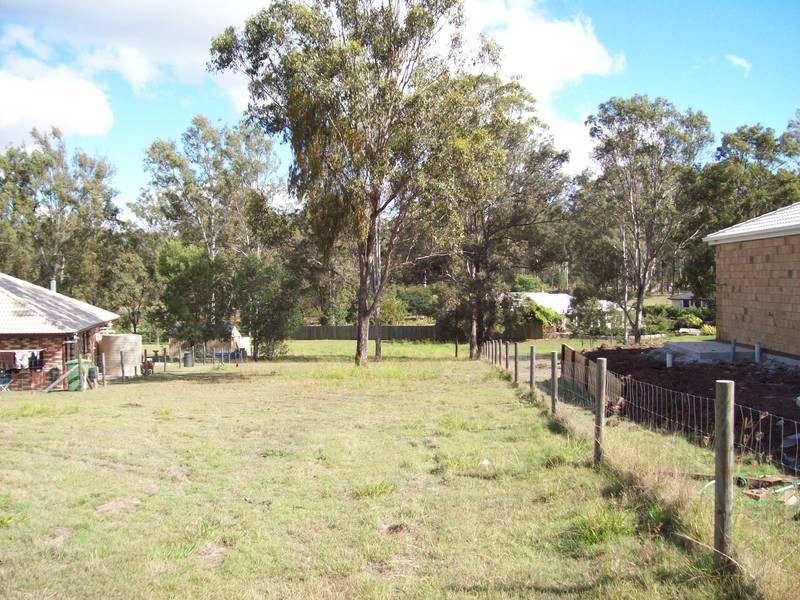 2 Chestnut Drive, Pine Mountain QLD 4306