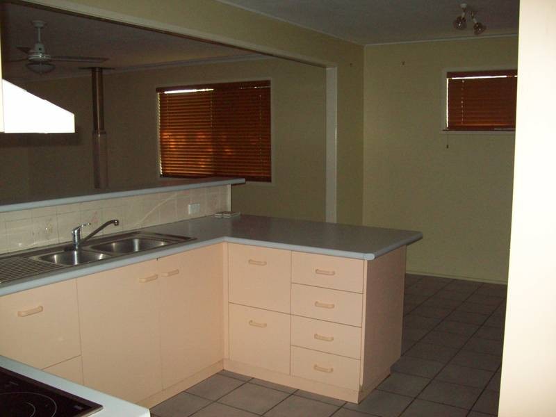 181 South Station Road, Silkstone QLD 4304